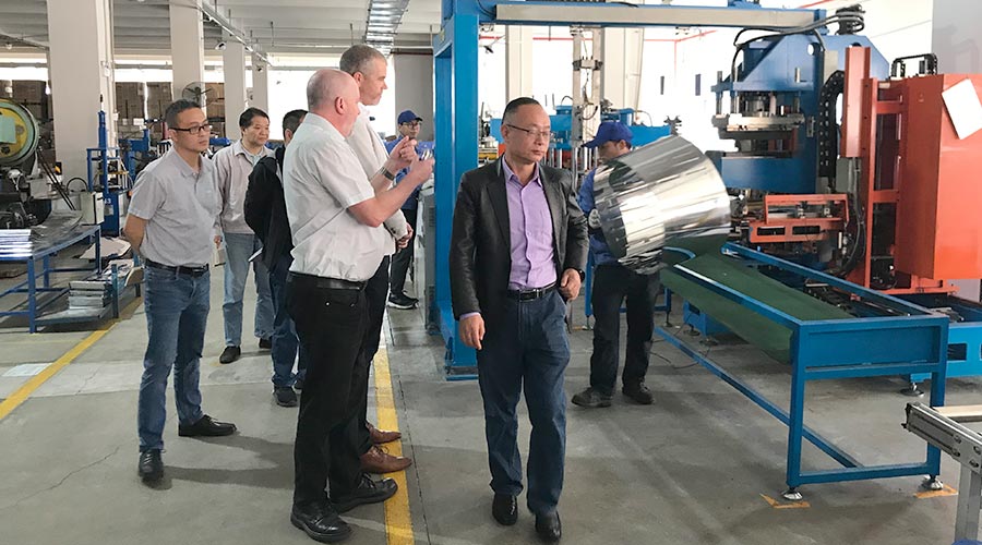 三年疫情后首訪！英國(guó)客戶Buyitdirec蒞臨金環(huán)電器視察