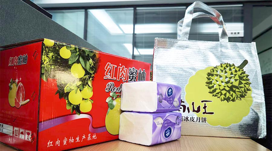 迎中秋 送關(guān)懷！金環(huán)電器給員工們派發(fā)中秋禮包