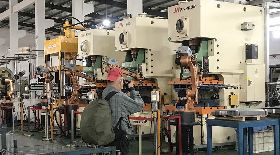 江門市攝影協(xié)會(huì)蒞臨金環(huán)電器拍攝交流  用鏡頭見證實(shí)力！