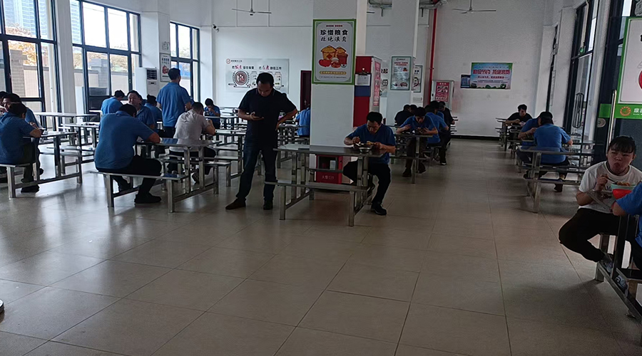 潔凈飯?zhí)檬刈o員工健康，金環(huán)電器夯實生產(chǎn)根基