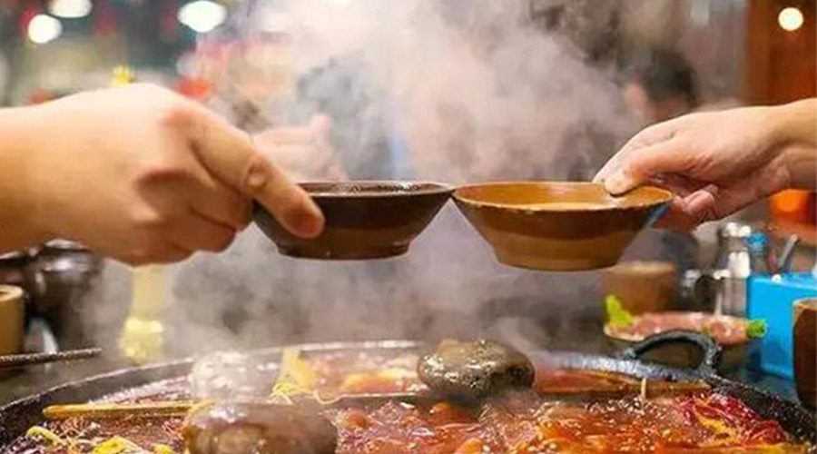 冬天火鍋團(tuán)建引來一身火鍋味  衣物烘干機(jī)化解職場尷尬！